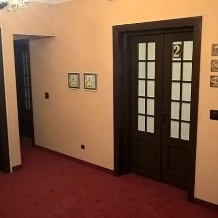 Hostel Maxim - korytarz, wejście do pokoi